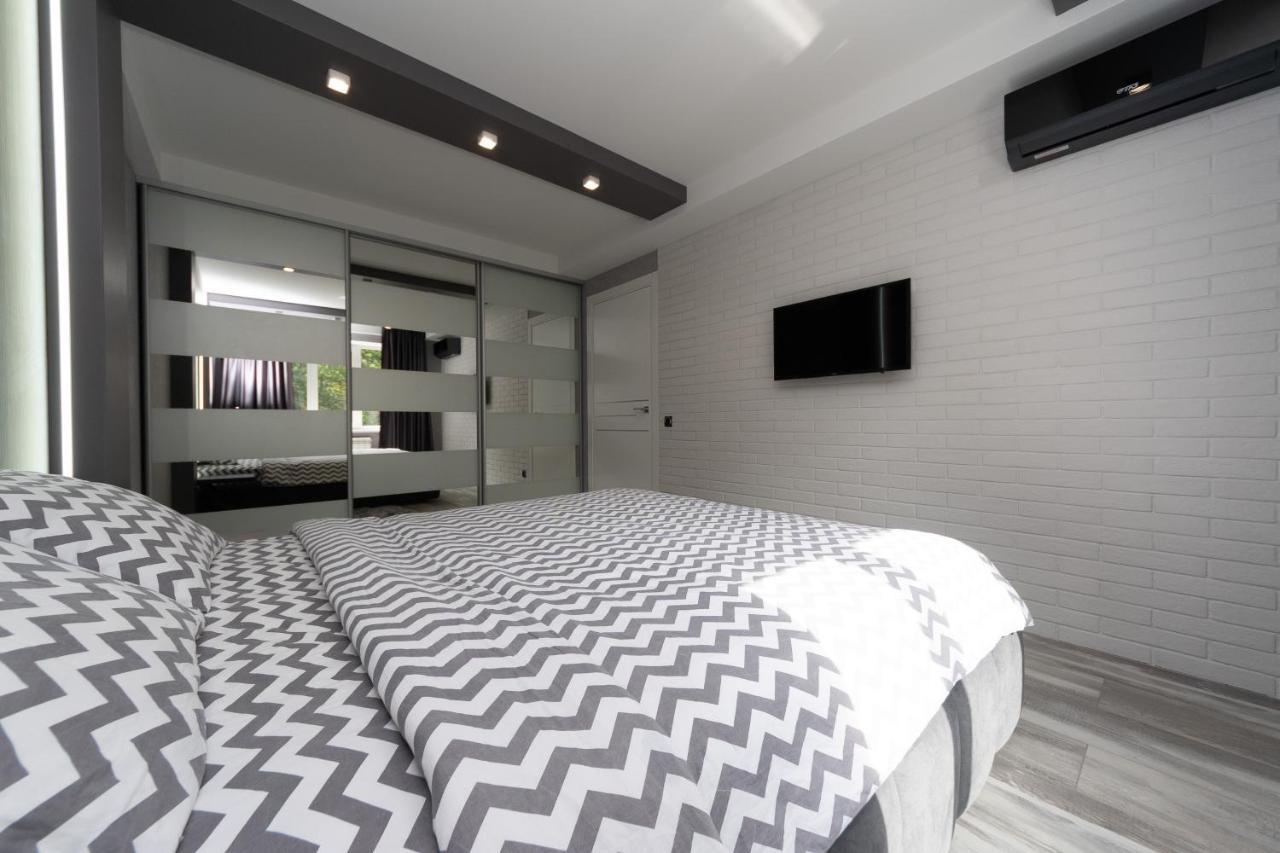Luxrent Apartments on Lesi Ukrainki - Kiev Extérieur photo