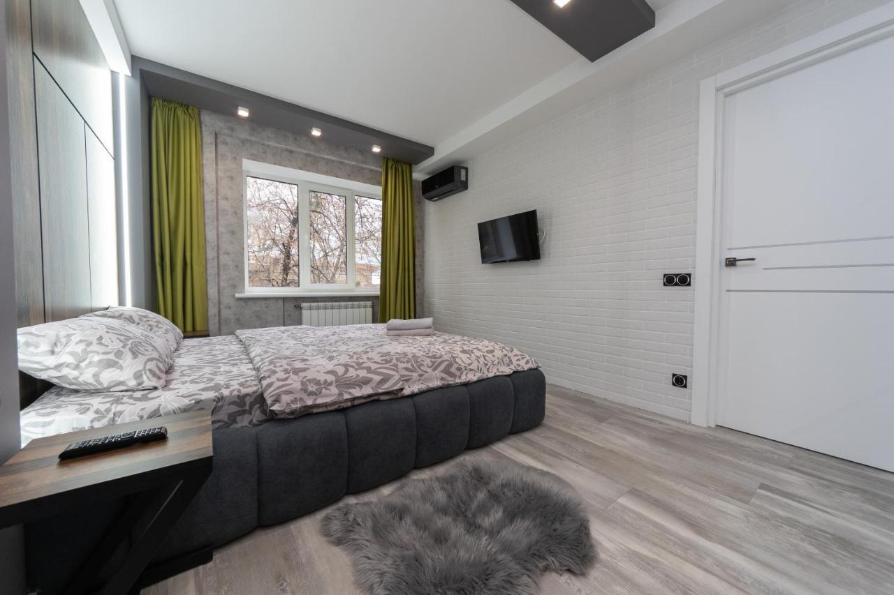 Luxrent Apartments on Lesi Ukrainki - Kiev Extérieur photo