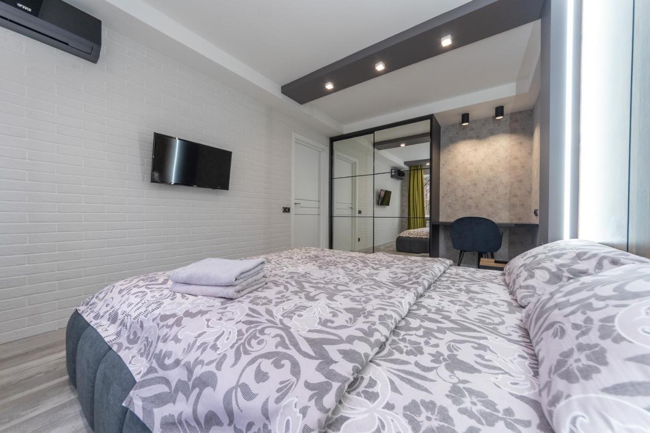 Luxrent Apartments on Lesi Ukrainki - Kiev Extérieur photo